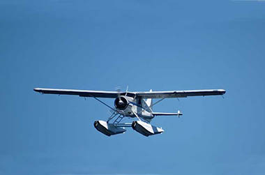 Kitchi Airways Ltd - Riverton Manitoba float plane charters with Cessna 180 and Beaver aircraft